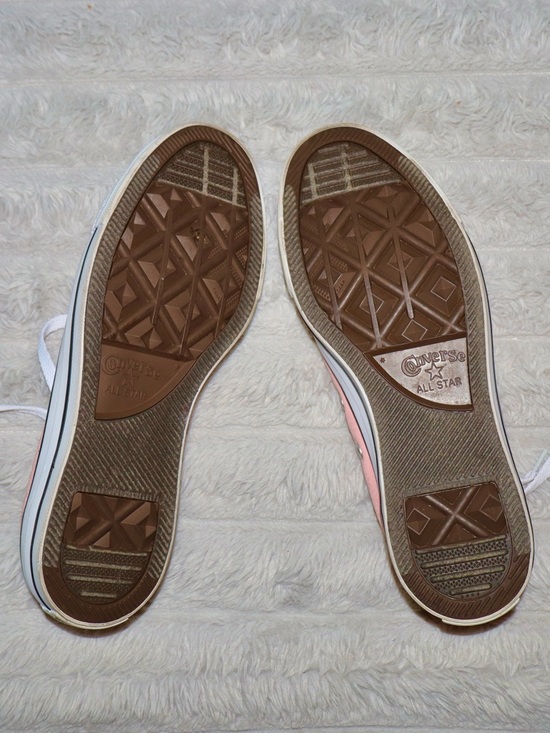 Converse Low Top Sneakers in Pink and White - Picture 3 of 4